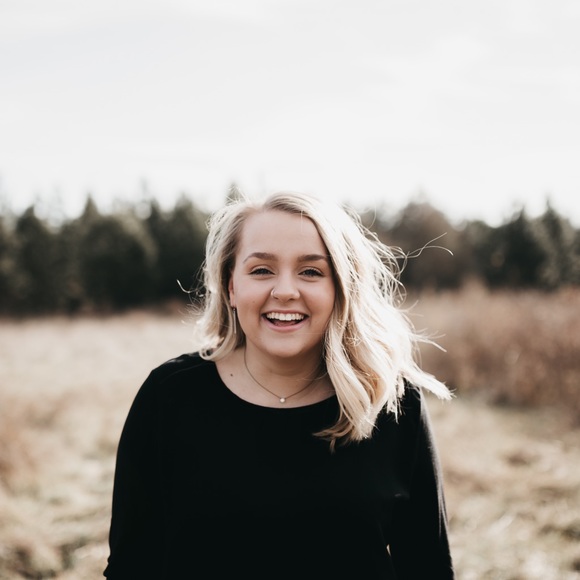 Meet your Posher, Mckenzie - Picture 1 of 1